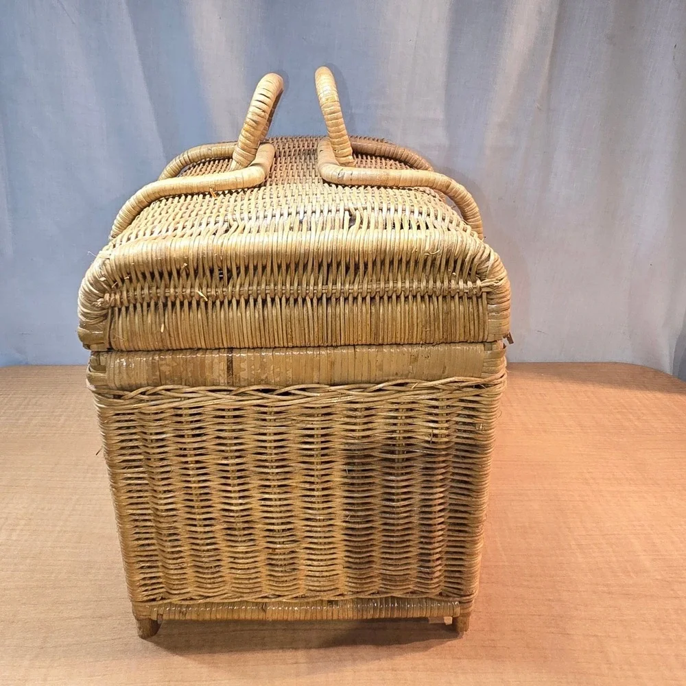 Vintage Large Handled‎ Locking Rectangular Wicker Picnic Storage Basket 12x10x8